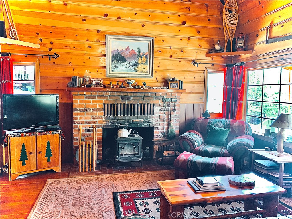 https://media.crmls.org/medias/93135606-1874-4808-b0af-f2b289d980e1.jpg?preset=X-Large