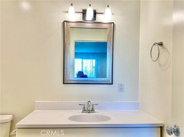 Detail Gallery Image 31 of 37 For 7327 Kester Ave #4,  Van Nuys,  CA 91405 - 4 Beds | 3/1 Baths