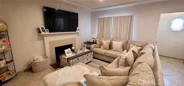 Detail Gallery Image 1 of 13 For 2935 N H St, San Bernardino,  CA 92405 - 4 Beds | 2 Baths
