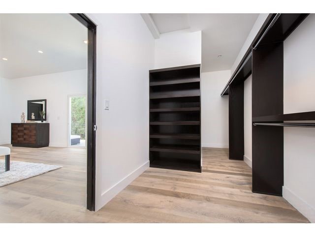 15672 Castlewoods Drive, Sherman Oaks CA: https://media.crmls.org/medias/93142ee8-2f2d-4048-81cf-e8c29e041033.jpg