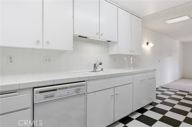 Detail Gallery Image 8 of 50 For 5330 Lindley Ave #305,  Encino,  CA 91316 - 2 Beds | 2 Baths