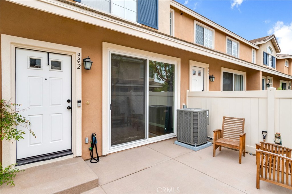 942 S Ogden Court