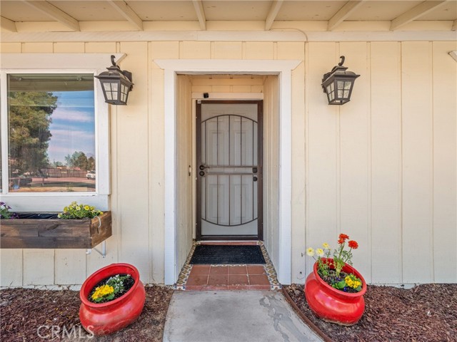 13427 Iroquois Road, Apple Valley CA: https://media.crmls.org/medias/93156077-c382-45a3-a6d6-30d1a4628a51.jpg
