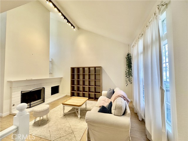 Detail Gallery Image 4 of 26 For 19 Dartmouth, Irvine,  CA 92612 - 2 Beds | 2/1 Baths