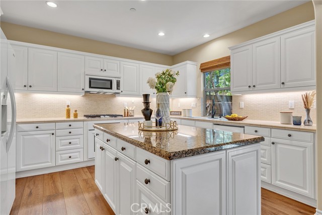 63 Splendor, Irvine CA: https://media.crmls.org/medias/9315c33f-3c47-4714-974f-2b86bf3851aa.jpg