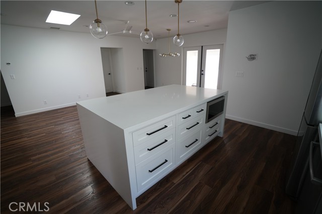 Detail Gallery Image 9 of 24 For 4466 Sherman Oaks Cir, Sherman Oaks,  CA 91403 - 3 Beds | 2 Baths