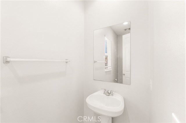 7169 Logsdon Drive, Eastvale CA: https://media.crmls.org/medias/93164789-0b7b-412f-8eea-fb659bafaa25.jpg