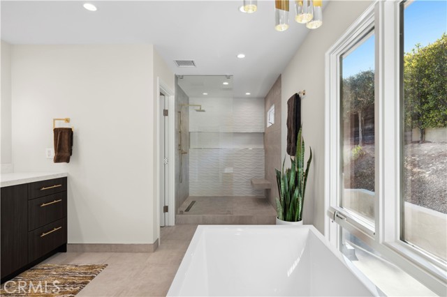 Detail Gallery Image 22 of 39 For 4000 Topside Ln, Corona Del Mar,  CA 92625 - 4 Beds | 2/1 Baths