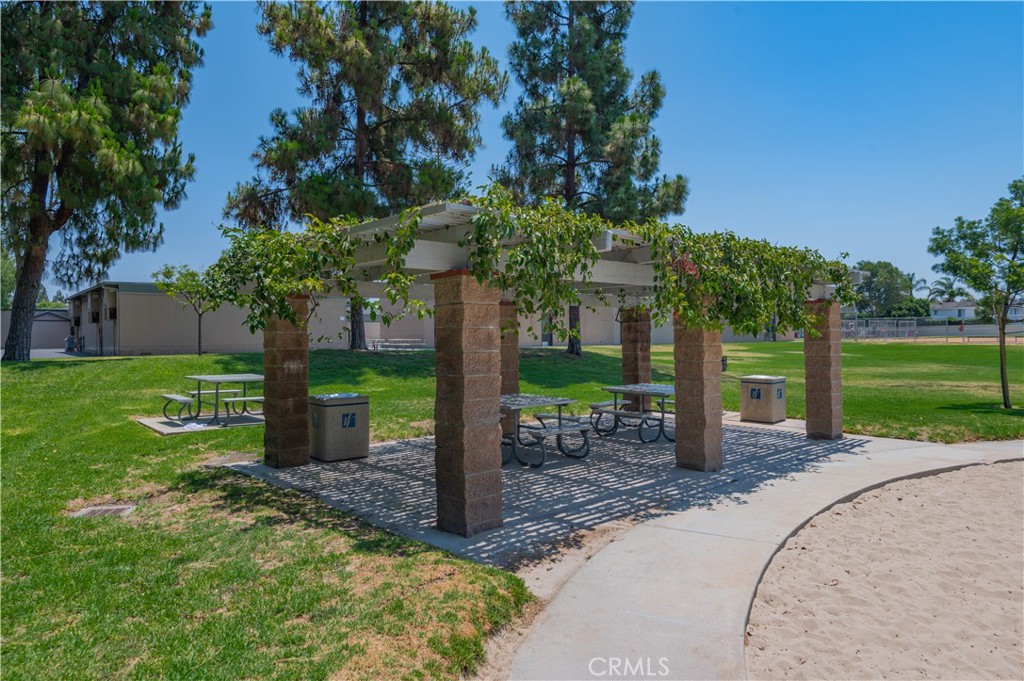 https://media.crmls.org/medias/93171277-1b1c-493c-8d25-31542a4103cf.jpg?preset=X-Large