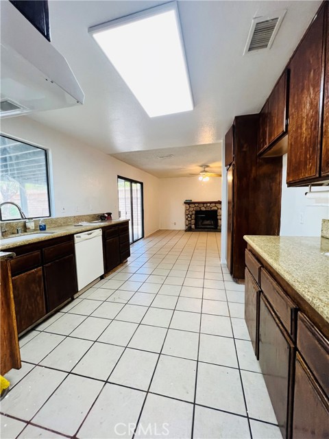 Detail Gallery Image 7 of 24 For 2342 Huff St, Colton,  CA 92324 - 3 Beds | 2/1 Baths