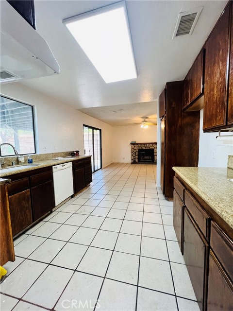 Detail Gallery Image 7 of 24 For 2342 Huff St, Colton,  CA 92324 - 3 Beds | 2/1 Baths