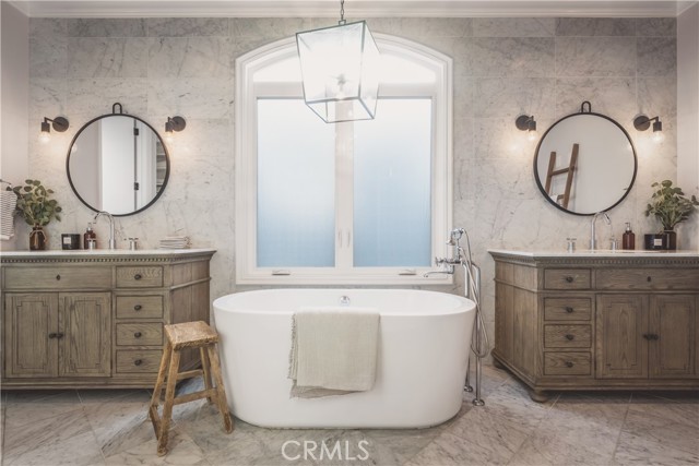 Detail Gallery Image 26 of 39 For 717 35th St, Manhattan Beach,  CA 90266 - 4 Beds | 4/2 Baths
