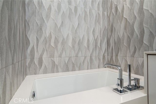 Principal Suite Sunken Tub