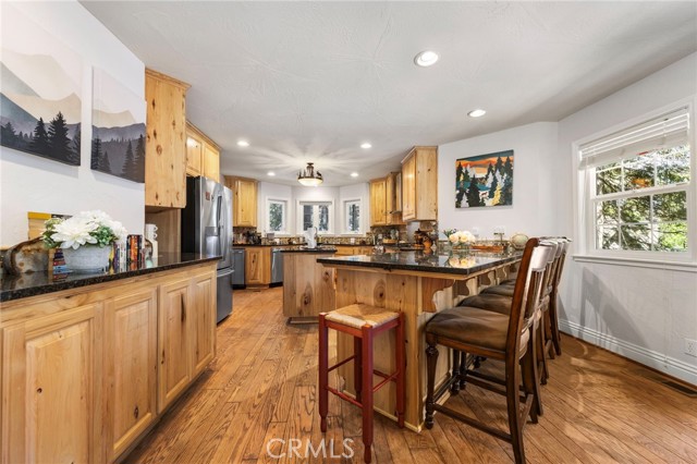 Detail Gallery Image 5 of 44 For 447 Bay View Dr, Lake Arrowhead,  CA 92352 - 4 Beds | 3 Baths