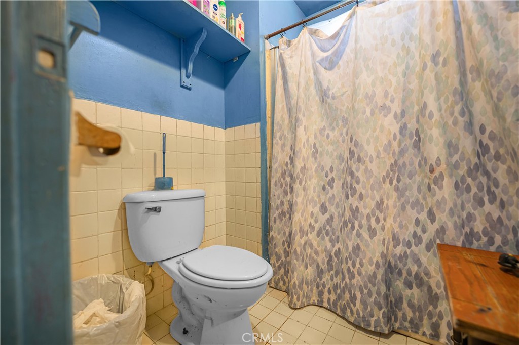 https://media.crmls.org/medias/93193352-12f4-41e7-88ff-1c76d59cf523.jpg?preset=X-Large
