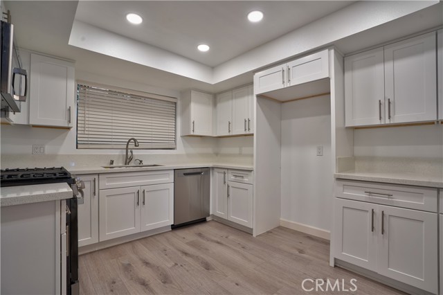 Detail Gallery Image 8 of 23 For 16022 Moorpark St #101,  Encino,  CA 91436 - 2 Beds | 2/1 Baths