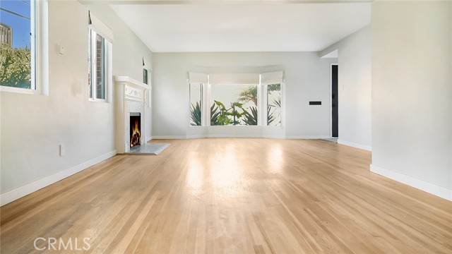 Detail Gallery Image 14 of 25 For 204 Avenue E, Redondo Beach,  CA 90277 - 3 Beds | 2 Baths