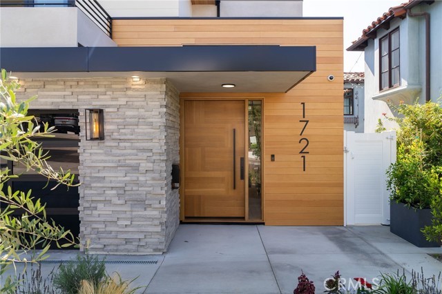 1721 Oak Avenue, Manhattan Beach CA: https://media.crmls.org/medias/931b4d95-c8c7-40fe-a106-7feeefa756f1.jpg