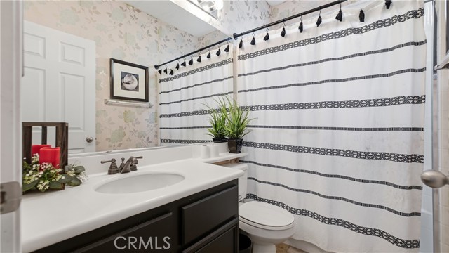 Detail Gallery Image 12 of 41 For 11938 Tiffany, Victorville,  CA 92392 - 4 Beds | 3 Baths