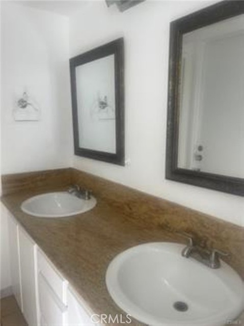 18411 HATTERAS, Tarzana CA: https://media.crmls.org/medias/931c4d6f-4a36-479f-961b-032f18d4ff15.jpg