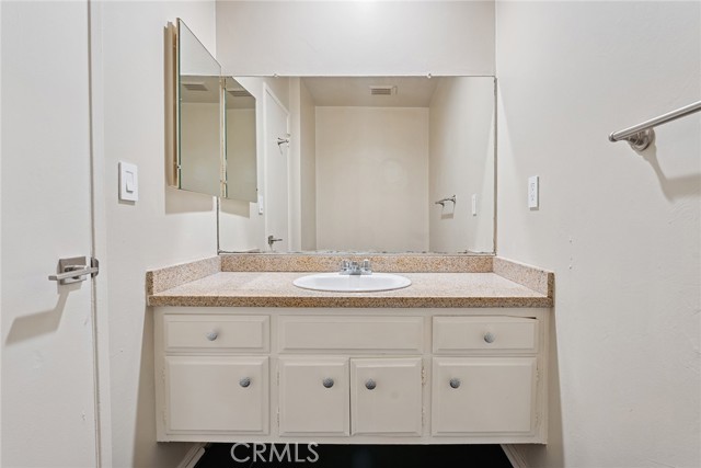 5789 Fairhaven Avenue, Woodland Hills CA: https://media.crmls.org/medias/931c523f-72e1-4e83-b485-03aa340d2f48.jpg