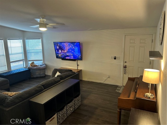 Detail Gallery Image 5 of 34 For 2851 Rolling Hills Dr #1,  Fullerton,  CA 92835 - 3 Beds | 2 Baths