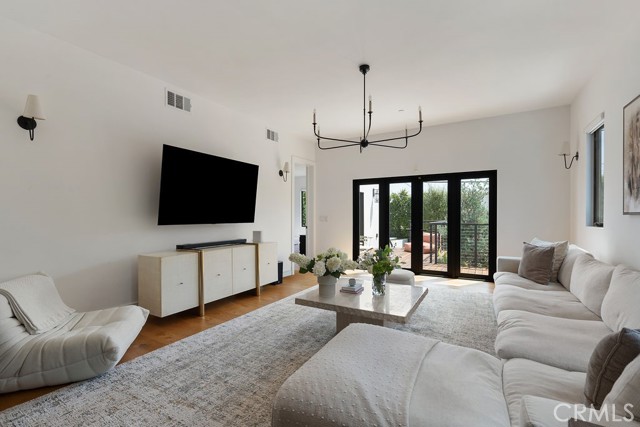5142 Brynhurst Avenue, Los Angeles CA: https://media.crmls.org/medias/931dbf31-8ccb-48a9-b037-f1afabd8f2f0.jpg