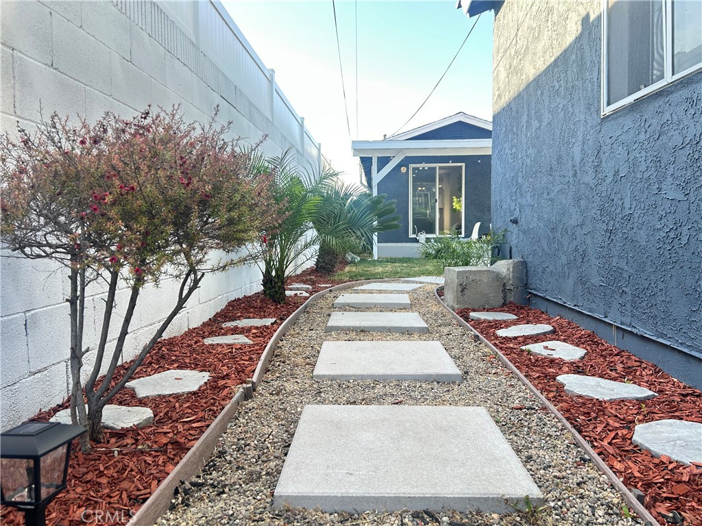 https://media.crmls.org/medias/931e5a01-e042-4510-8f12-52eb90af68d4.jpg?preset=X-Large