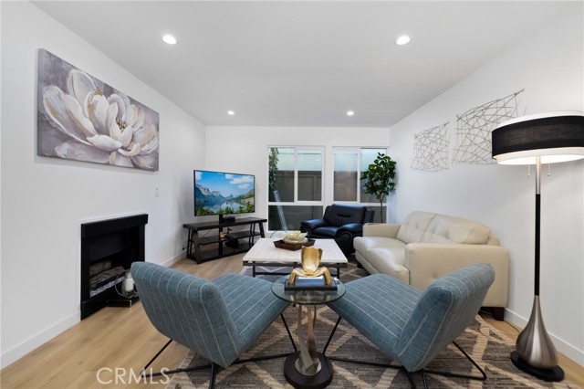 2502 Arizona Avenue, 4 photo 3