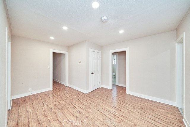 Detail Gallery Image 6 of 16 For 1329 W 37th Dr, Los Angeles,  CA 90007 - 4 Beds | 2 Baths