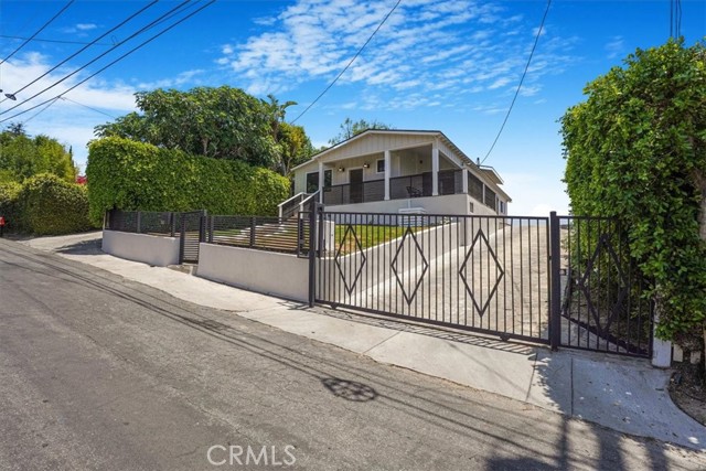 Detail Gallery Image 2 of 35 For 3560 Lavell Dr, Los Angeles,  CA 90065 - 4 Beds | 4 Baths