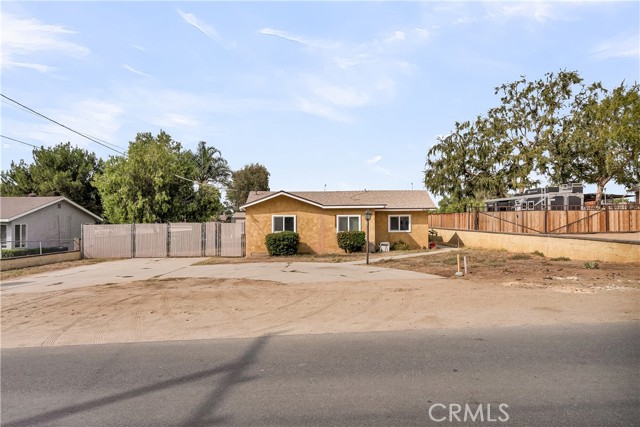 3782 Center Avenue, Norco CA: https://media.crmls.org/medias/931f1ef3-7ae1-4cdd-88ce-a58cc37720ec.jpg