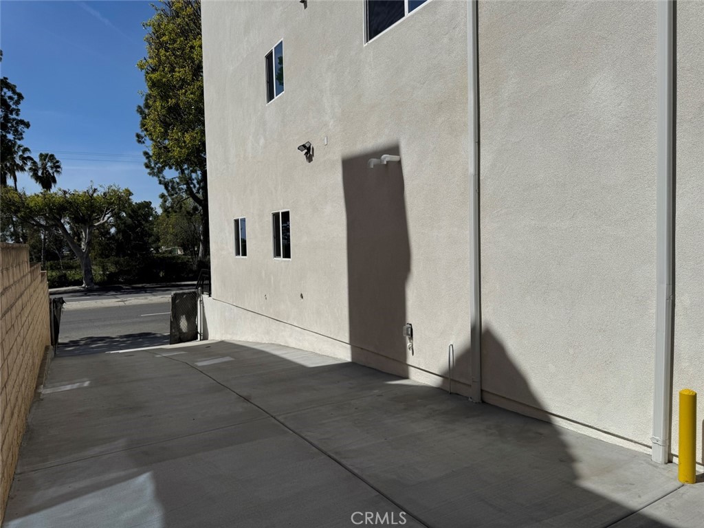 https://media.crmls.org/medias/931f4435-6362-49b8-b75c-7061ba801a65.jpg?preset=X-Large