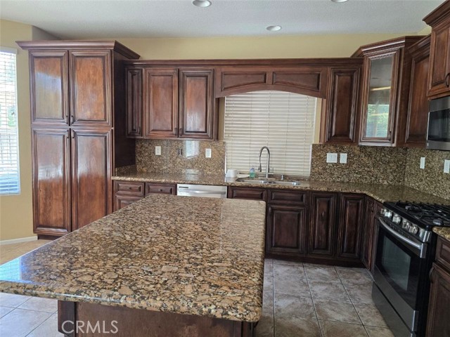 27513 Stanford Drive, Temecula CA: https://media.crmls.org/medias/931fc22a-5098-42d3-a547-c26a2659f212.jpg
