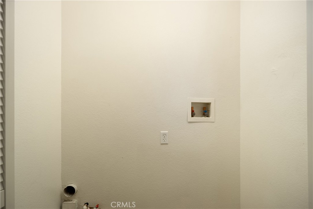 https://media.crmls.org/medias/9320cad2-f7f8-4a34-97bd-00ffa01ac1e9.jpg?preset=X-Large