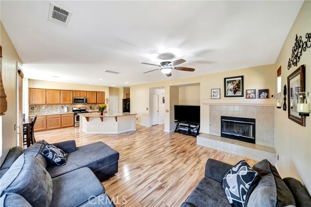 Detail Gallery Image 16 of 56 For 1791 Hideaway Pl, Palmdale,  CA 93551 - 3 Beds | 3 Baths