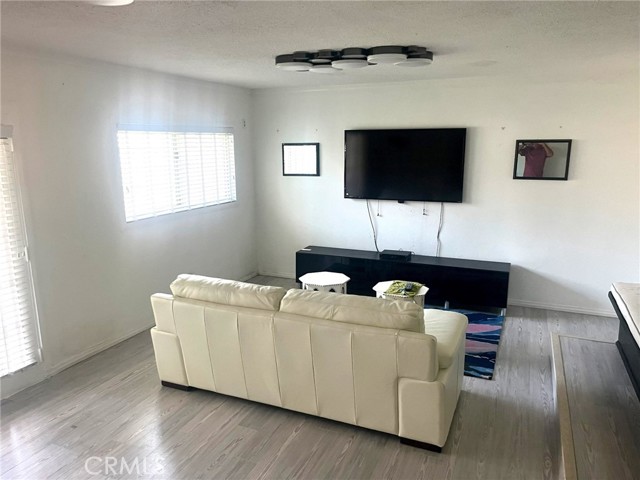 3050 Madison Avenue, Costa Mesa CA: https://media.crmls.org/medias/932210eb-7710-433d-af66-fdf4d1a27d40.jpg