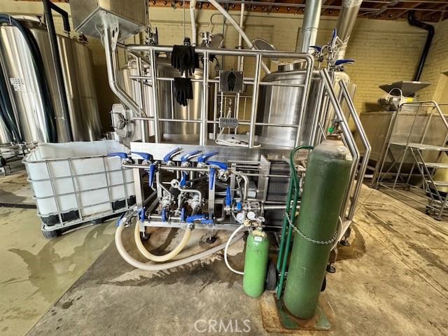 585 E Thompson Boulevard, Ventura CA: https://media.crmls.org/medias/9322753c-1dd0-4ca5-831a-a3c11c7a3962.jpg