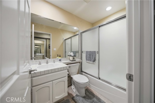Detail Gallery Image 21 of 39 For 5930 Tampa #204,  Tarzana,  CA 91356 - 3 Beds | 3/1 Baths