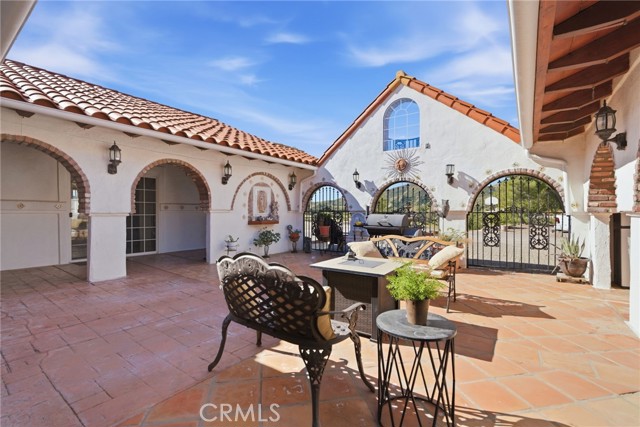 Detail Gallery Image 4 of 44 For 29952 Louis Ave, Canyon Country,  CA 91351 - 5 Beds | 4 Baths