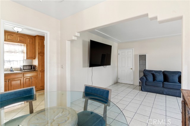 Detail Gallery Image 7 of 35 For 10731 Wright Rd, South Gate,  CA 90280 - 3 Beds | 2 Baths