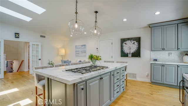 22914 Gershwin Drive, Woodland Hills CA: https://media.crmls.org/medias/93238029-90ce-44c6-97f6-22792963f666.jpg