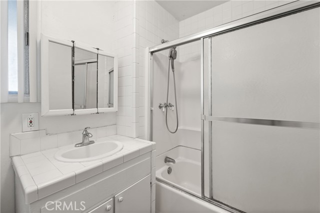 Detail Gallery Image 13 of 18 For 1782 W 37th Pl, Los Angeles,  CA 90018 - 3 Beds | 2 Baths