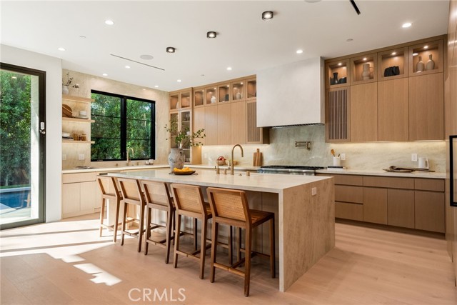 Detail Gallery Image 4 of 42 For 4245 Bellaire Ave, Studio City,  CA 91604 - 5 Beds | 5/1 Baths