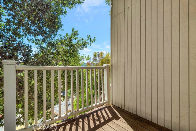 Detail Gallery Image 23 of 29 For 5102 Medina Rd, Woodland Hills,  CA 91364 - 2 Beds | 2 Baths