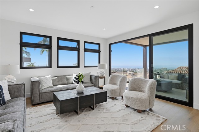 Detail Gallery Image 20 of 72 For 5108 Gordon Ln, San Diego,  CA 92109 - 4 Beds | 5/1 Baths