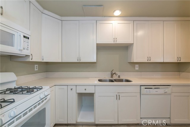 Detail Gallery Image 12 of 33 For 24121 High Knob #C,  Diamond Bar,  CA 91765 - 2 Beds | 2/1 Baths