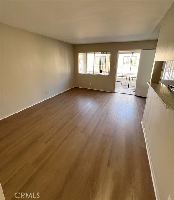 1004 E 5th Street, Long Beach CA: https://media.crmls.org/medias/93282fe7-518a-4d53-87b2-b3424d8774b3.jpg