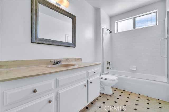 4637 W 132nd Street, Hawthorne CA: https://media.crmls.org/medias/93287a13-1b79-479f-b9f9-baba76702e8a.jpg