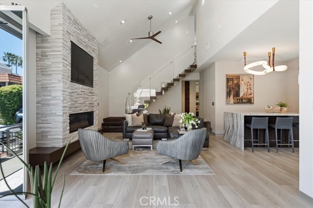 29 W Neapolitan Lane, Long Beach CA: https://media.crmls.org/medias/93291f83-aa70-4bc7-80fd-10f496691c4e.jpg